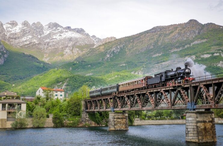 Treni storici in Lombardia: il viaggio d’epoca verso il Lago di Como