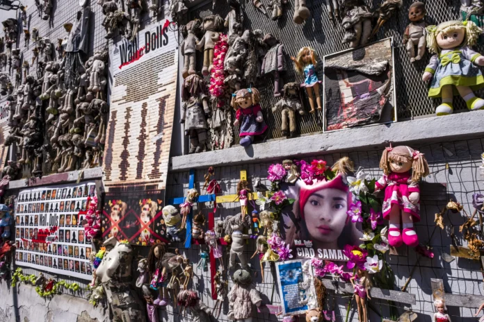 Il Wall of Dolls: l’installazione urbana gratuita da visitare a Milano