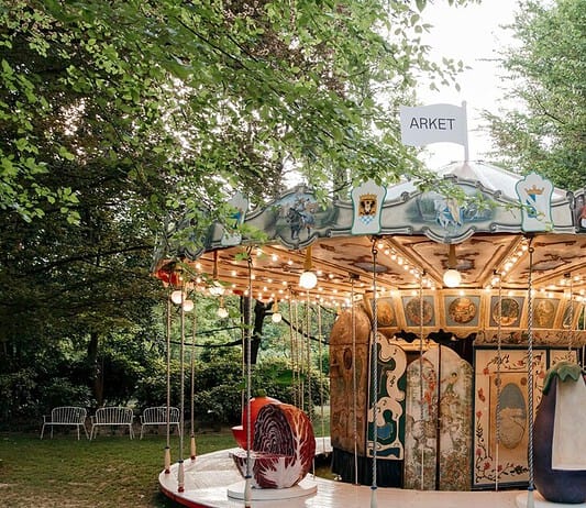ARKET al Giardino delle Arti: la giostra di frutta che tutti vogliono vedere