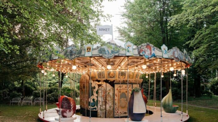 ARKET al Giardino delle Arti: la giostra di frutta che tutti vogliono vedere