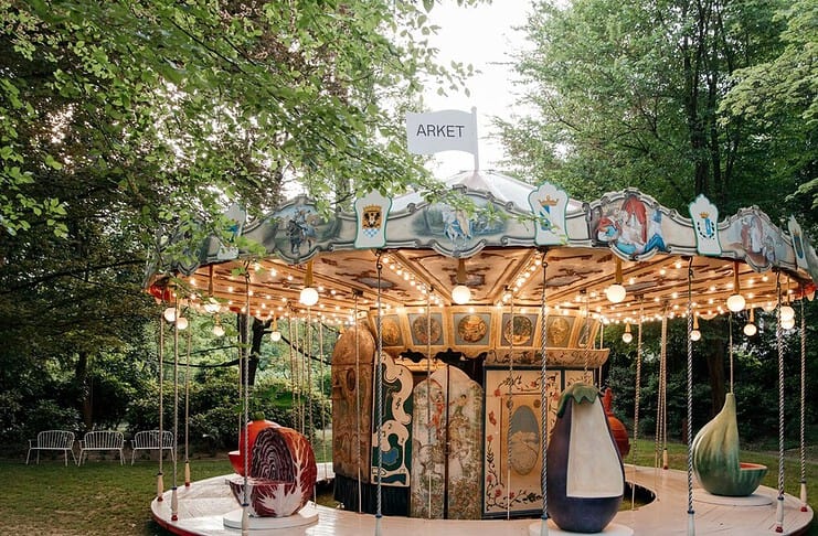 ARKET al Giardino delle Arti: la giostra di frutta che tutti vogliono vedere