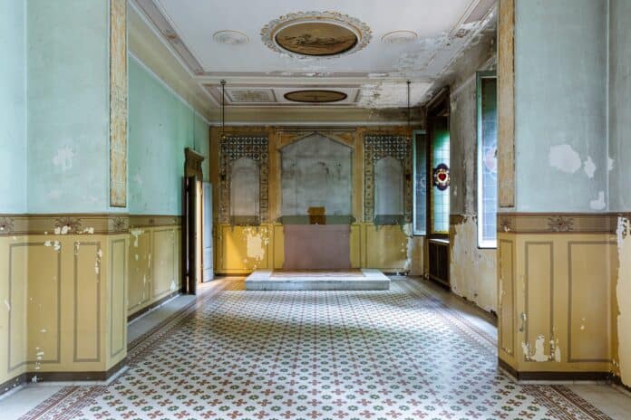 Alcova2026: la DesignWeek tra villa segreta e ospedale militare