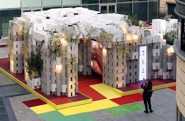 DesignWeek 2026: centro bloccato, code sotto il sole e folla ovunque