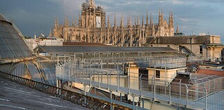 Skyoga Milano: yoga sospeso tra le guglie della città