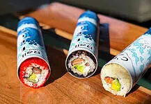 A Milano arriva il sushi “nel tubo”: la novità food che fa discutere