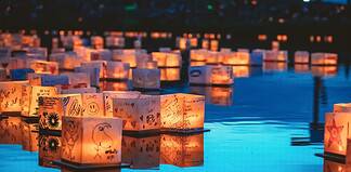 Luglio con il Water Lantern Festival: date, orari e come partecipare