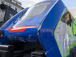 Ferrovie: piano da +15miliardi: cantieri e stazioni più moderne
