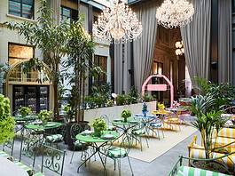 Il giardino segreto di Palazzo Cordusio ospita Café Swarovski