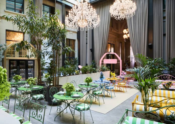 Il giardino segreto di Palazzo Cordusio ospita Café Swarovski