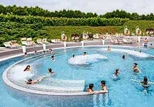 Estate a Milano, sempre meno piscine per chi resta in città