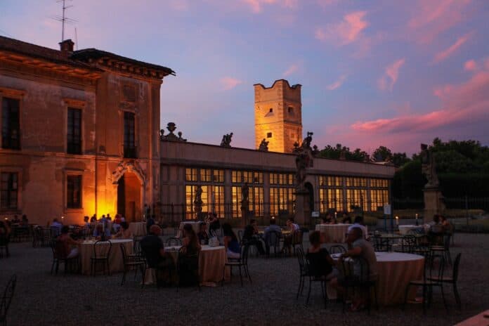 Un concerto all'alba in una villa storica vicino a Milano Un concerto all'alba in una villa storica vicino a Milano
