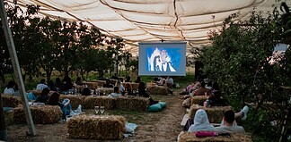 Un cinema tra frutteti e picnic a un passo da Milano