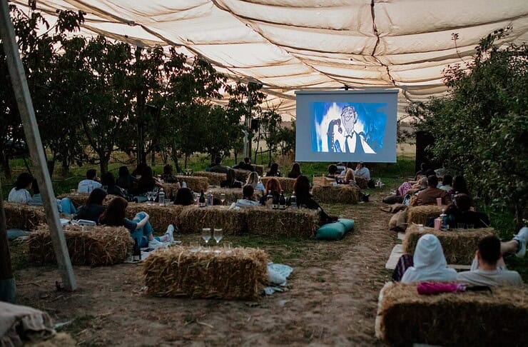 Un cinema tra frutteti e picnic a un passo da Milano