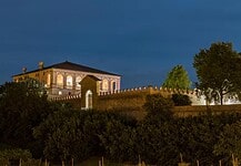 Cena sotto le stelle in un monastero patrimonio UNESCO