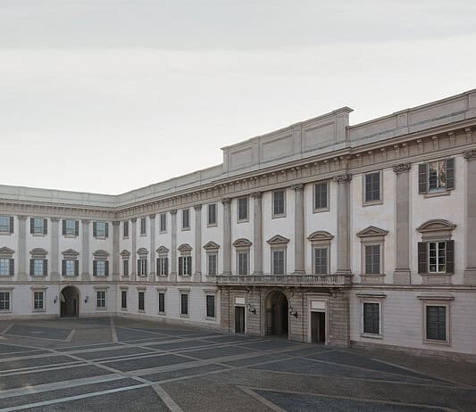 A Milano una mostra gratuita: due sculture monumentali a Palazzo Reale