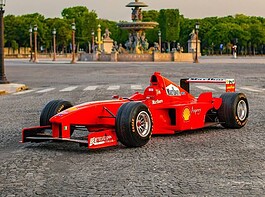 La Ferrari di Schumacher arriva a Milano: la F399 si può vedere gratis