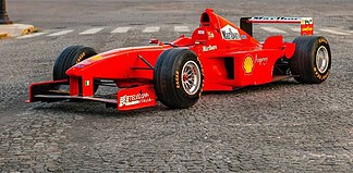 La Ferrari di Schumacher arriva a Milano: la F399 si può vedere gratis