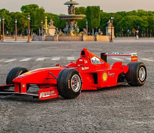 La Ferrari di Schumacher arriva a Milano: la F399 si può vedere gratis