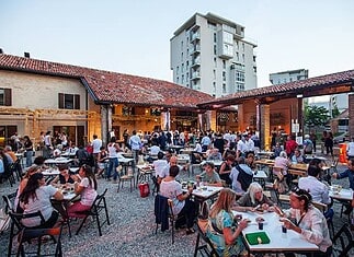 A Milano arriva la Riviera: musica, balera e cinema gratis
