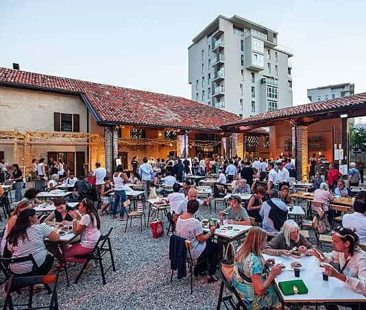A Milano arriva la Riviera: musica, balera e cinema gratis