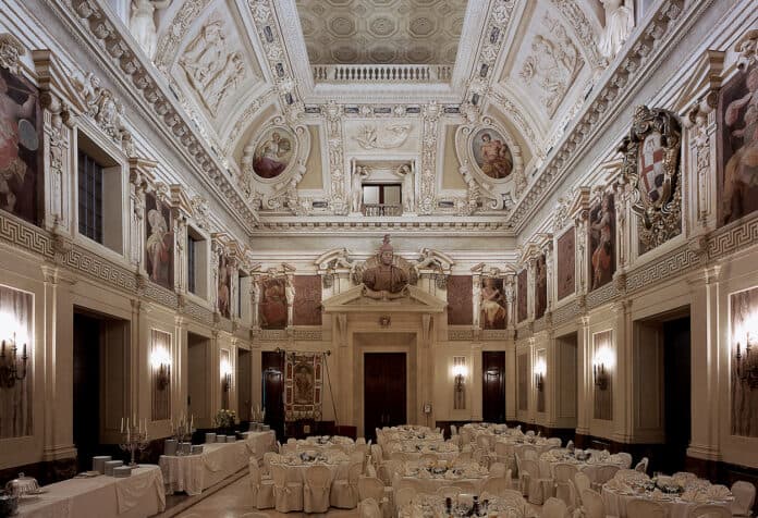 Palazzo Marino apre le porte ai visitatori: visite guidate e gratuite