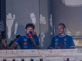 Oggi Leclerc e Hamilton incontrano i tifosi in Piazza Duomo