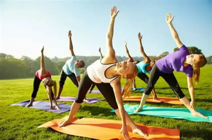 Yoga gratis all’aperto a Milano: alla BAM si pratica tra gli alberi