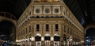 Prada si prende la Galleria: 8 nuovi piani e storia del marchio