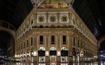 Prada si prende la Galleria: 8 nuovi piani e storia del marchio