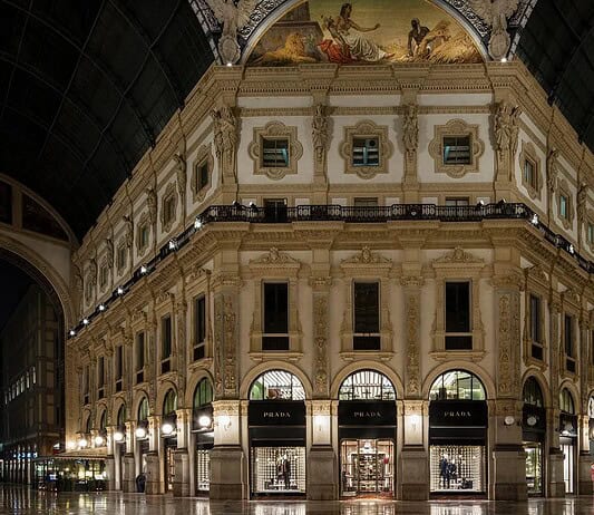 Prada si prende la Galleria: 8 nuovi piani e storia del marchio