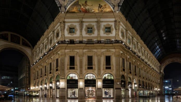 Prada si prende la Galleria: 8 nuovi piani e storia del marchio