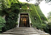 Apre al pubblico una villa segreta nel cuore di Milano per la MFW
