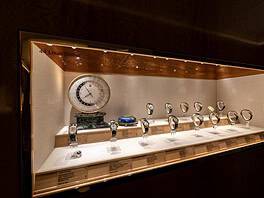 CityOval riapre a Milano con 500 orologi Patek Philippe